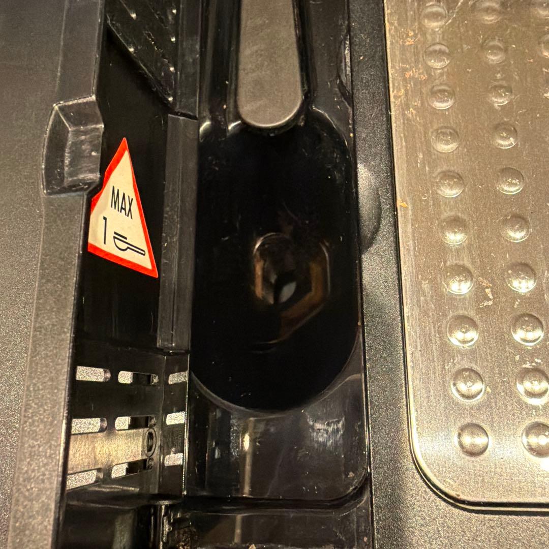 デロンギ　全自動コーヒーマシン