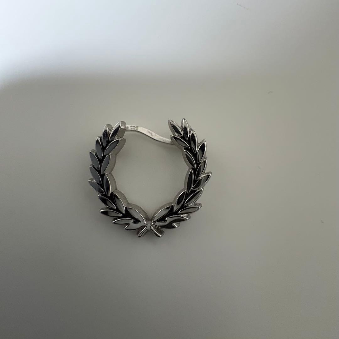 Fred perry ピアス シルバー