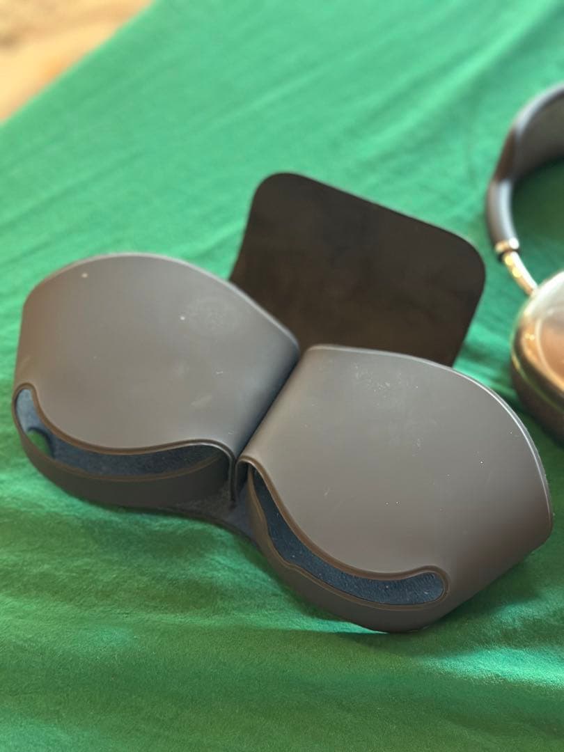 AirPods Max 専用ケース付き