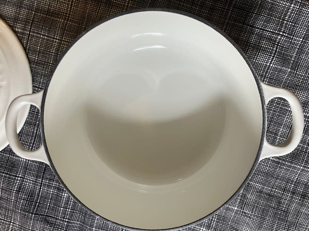 【未使用品】LE CREUSET ココット・ロンド 22cm ホワイト
