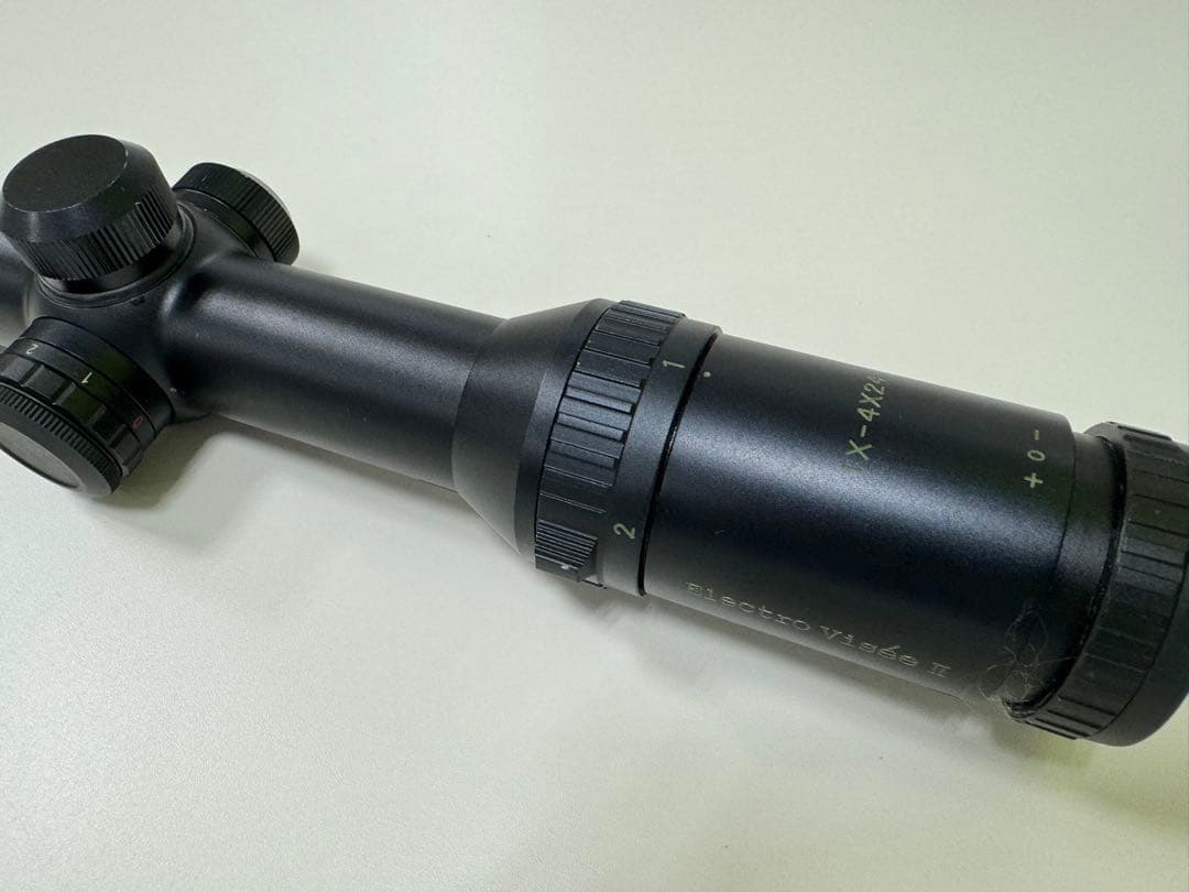 日本製　実銃用　スコープ　1ー4倍　Electro Visee II