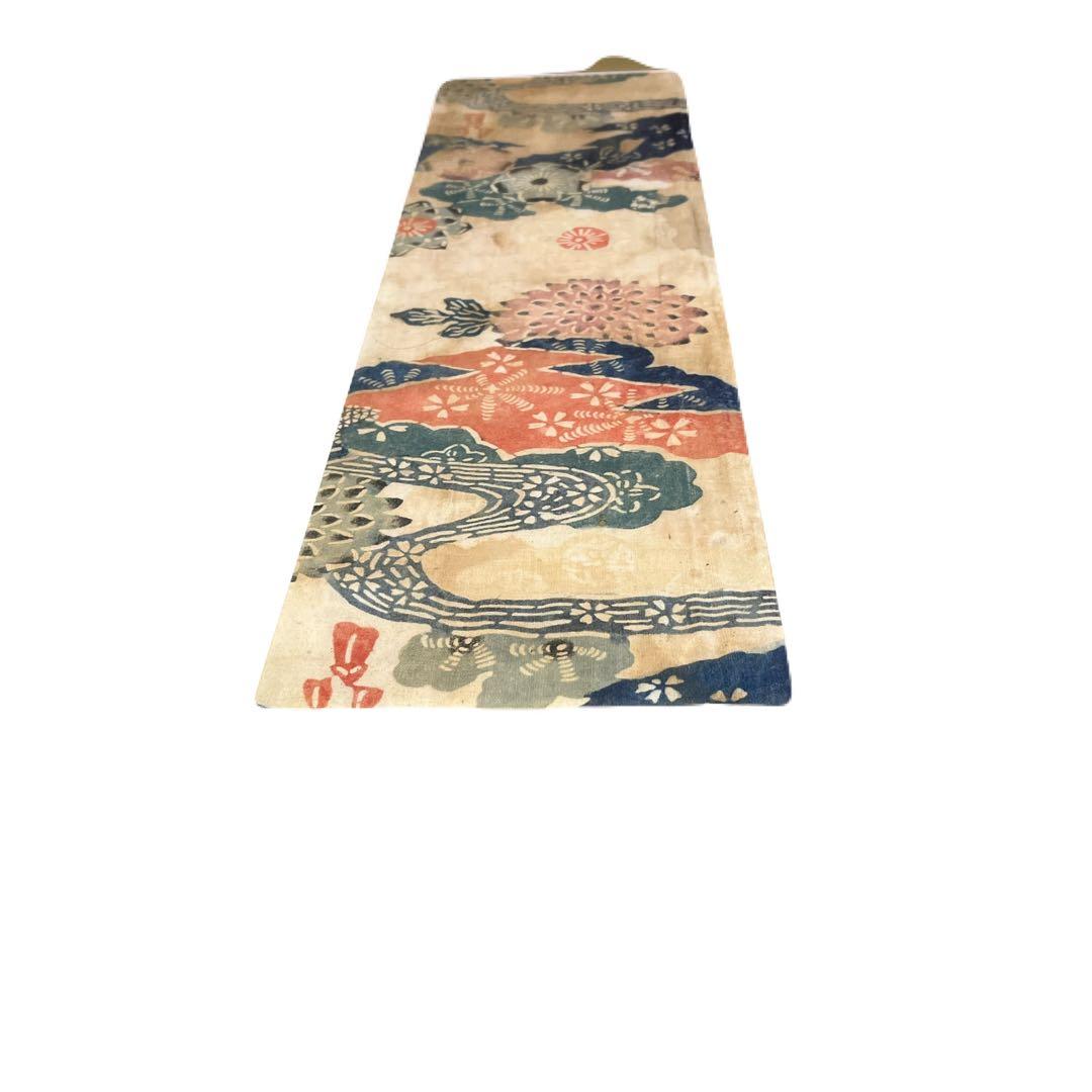 【貴重】18世紀／綿白地松皮菱菊図案紅型