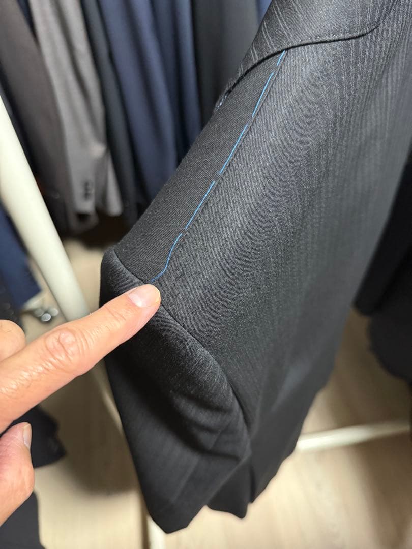 専用Y4新品未使用！高品質！仕立ての良い最新ブラック無地調3ピーススーツ訳あり