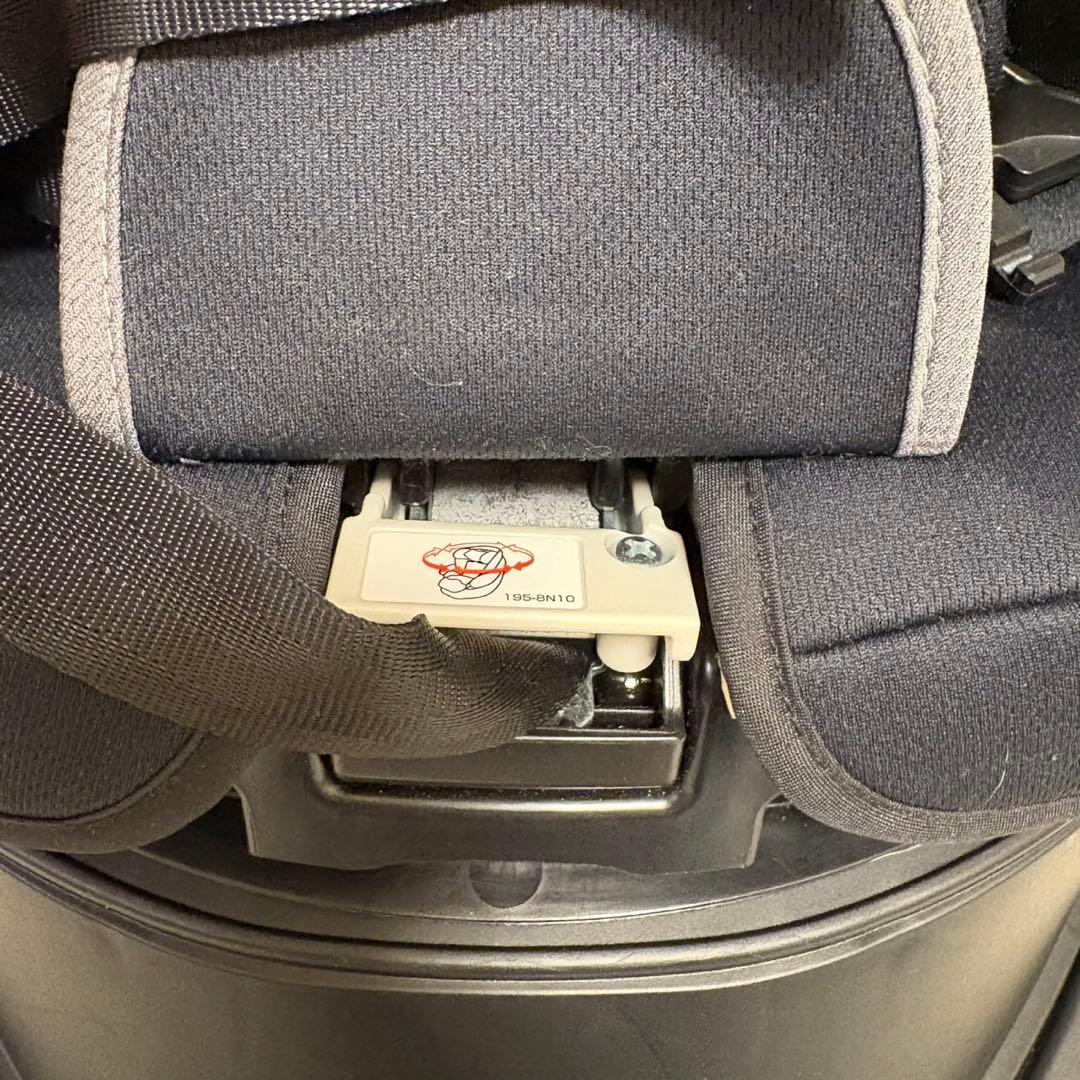 Aprica フラディア　グロウ　ISOFIX ブラック　チャイルドシート