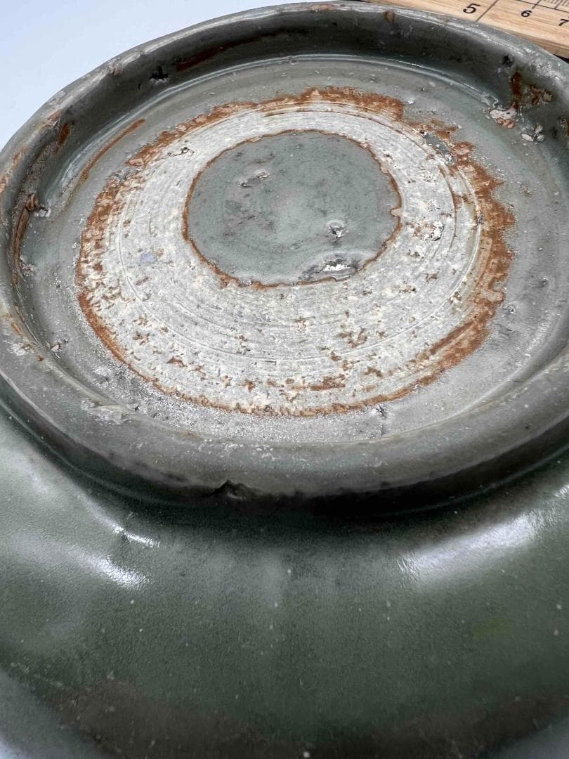 元時代　青磁　龍泉窯刻牡丹花盤　青磁皿　唐物　古賞物　時代物(E-84)