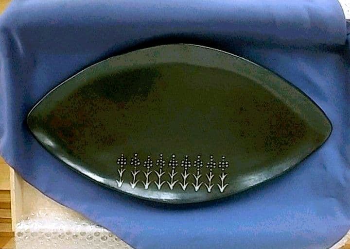 玉田彰　2000年主要国首脳会議・沖縄サミット首里城夕食会　器（きび穂花紋平皿）