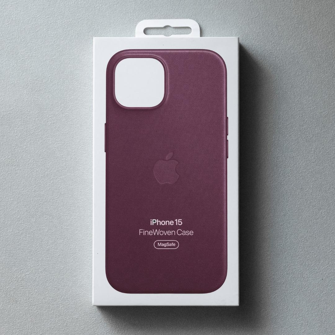 新品 Apple純正 iPhone 15 ファインウーブンケース マルベリー