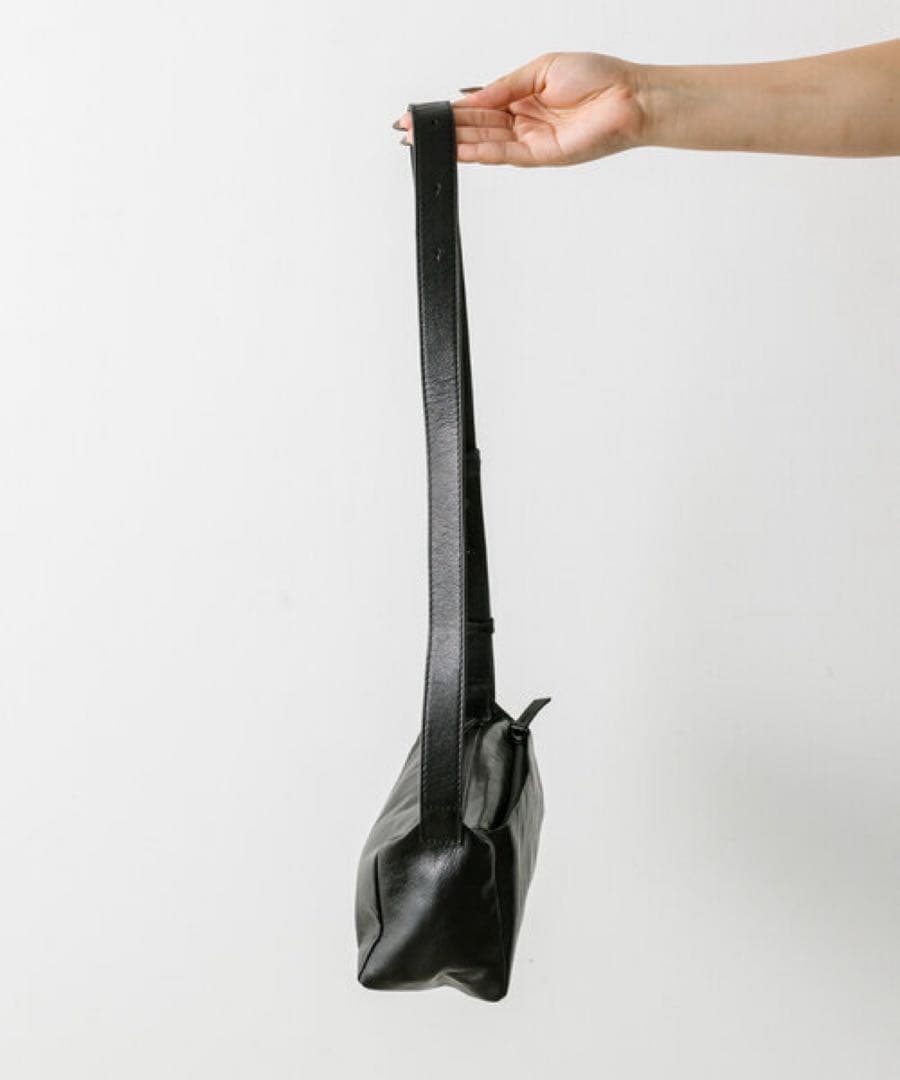 イア パピヨネ 本革/220g ボックスショルダーバッグ