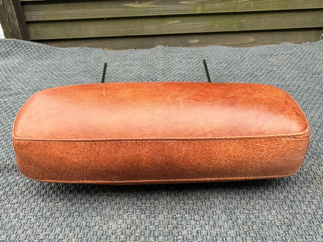 ② unico　SUABI　スアビ　レザーソファ　ヘッドレスト　仙台　宮城