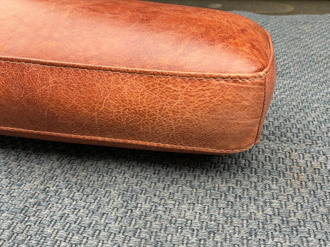 ② unico　SUABI　スアビ　レザーソファ　ヘッドレスト　仙台　宮城