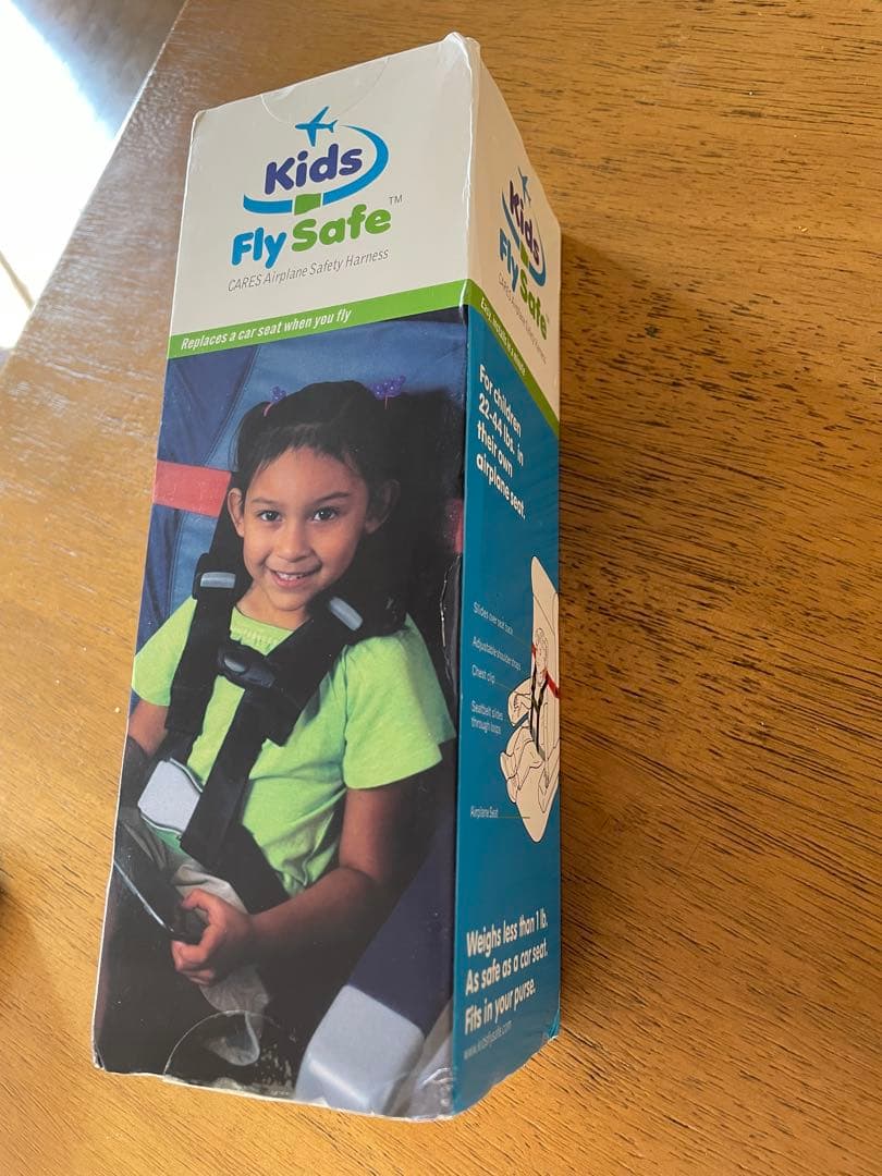 Kids fly safe 航空機用チャイルドシートCARES ハーネス