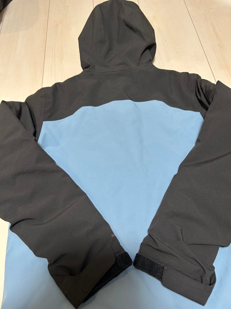 patagonia 150cm フード付きジャケット 黒/水色