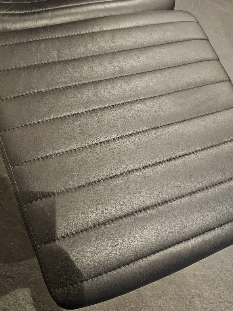 セット売り　 BoConceptリクライニングチェアとオットマン