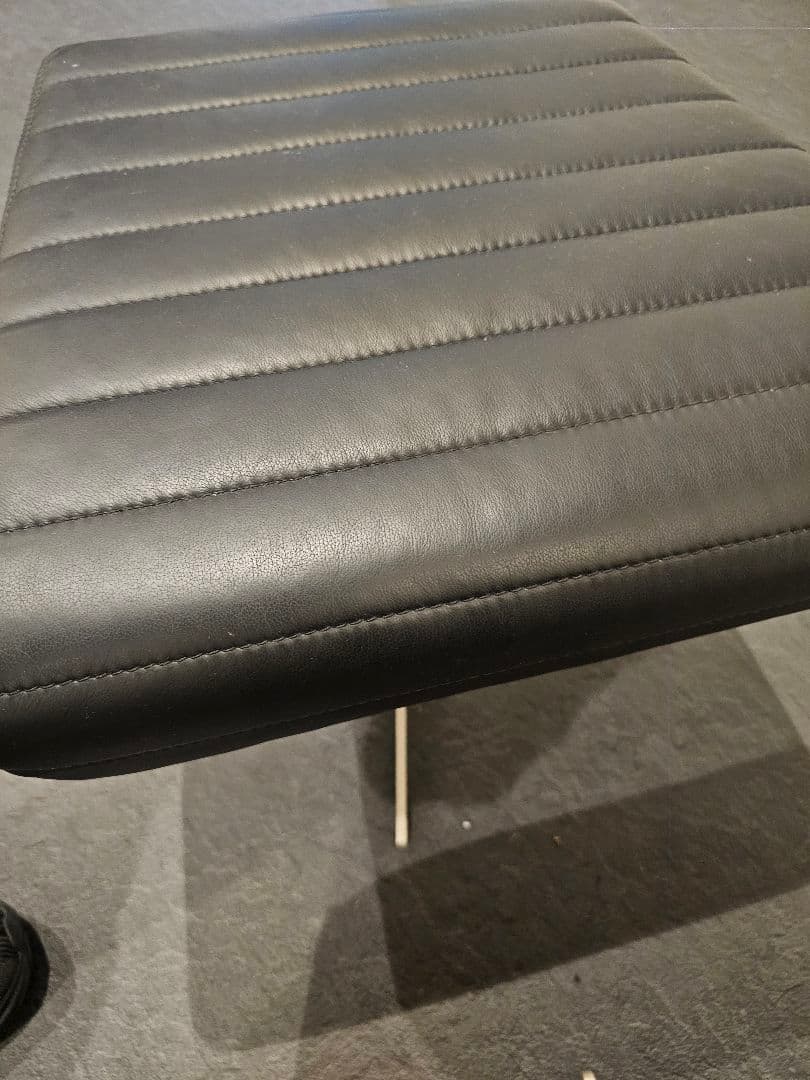 セット売り　 BoConceptリクライニングチェアとオットマン