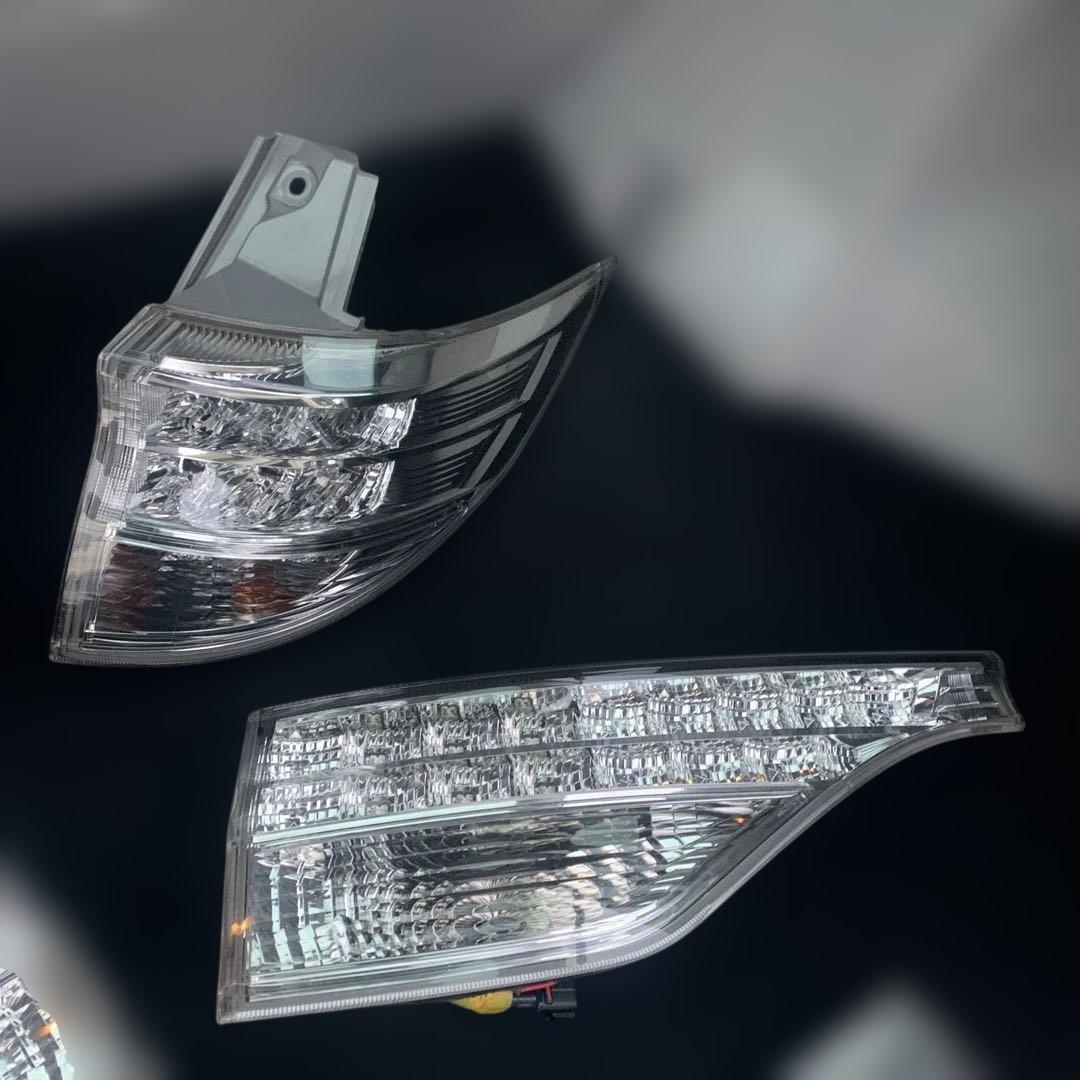 トヨタ　エスティマ　中期　ハイブリッド　AHR20 純正リアテールランプ　中古品