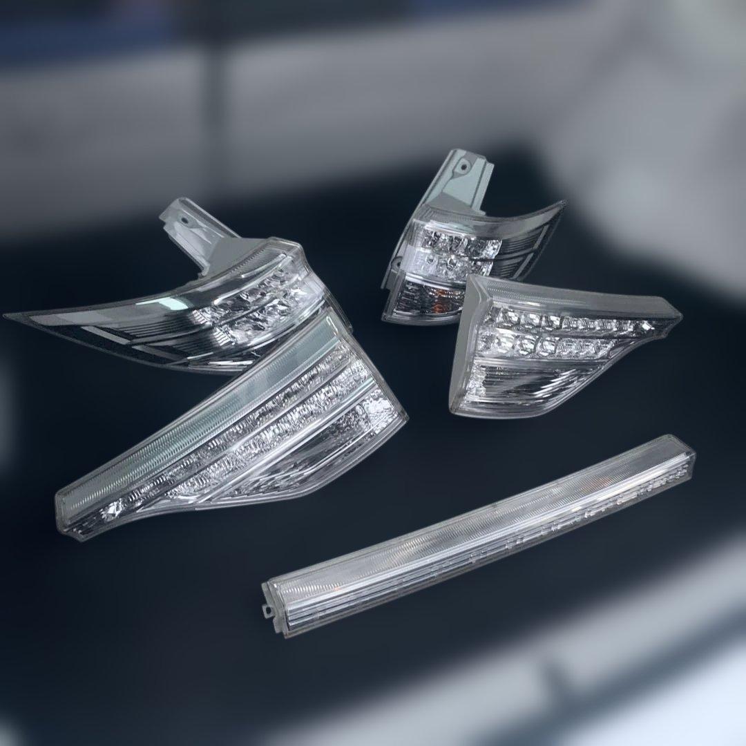 トヨタ　エスティマ　中期　ハイブリッド　AHR20 純正リアテールランプ　中古品