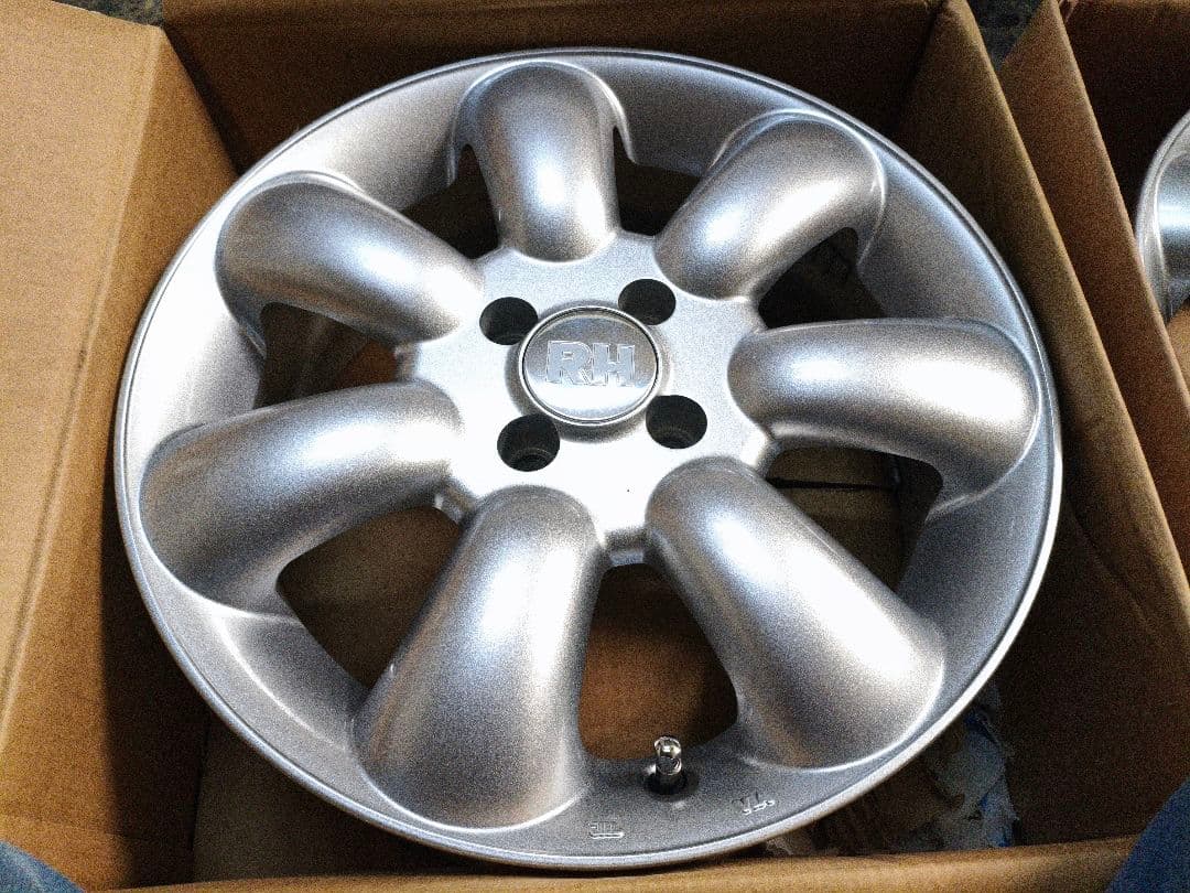 ほぼ新品 RH マキシライト 16インチ 6J +45 4H ４穴 PCD100