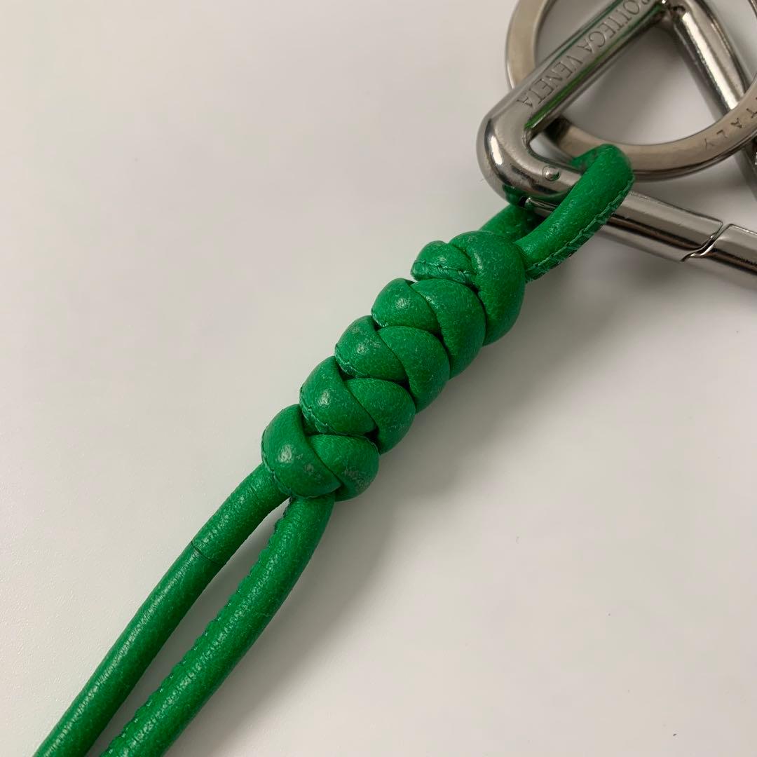ボッテガヴェネタ　トライアングル　キーリング　ネックストラップ　レザー　グリーン