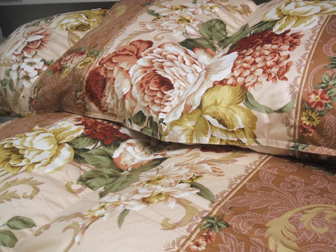 限定品お買い得価格！新品＊ロイヤル＊フランス９３％＊増量１，３キロ＊羽毛布団ＳＰ