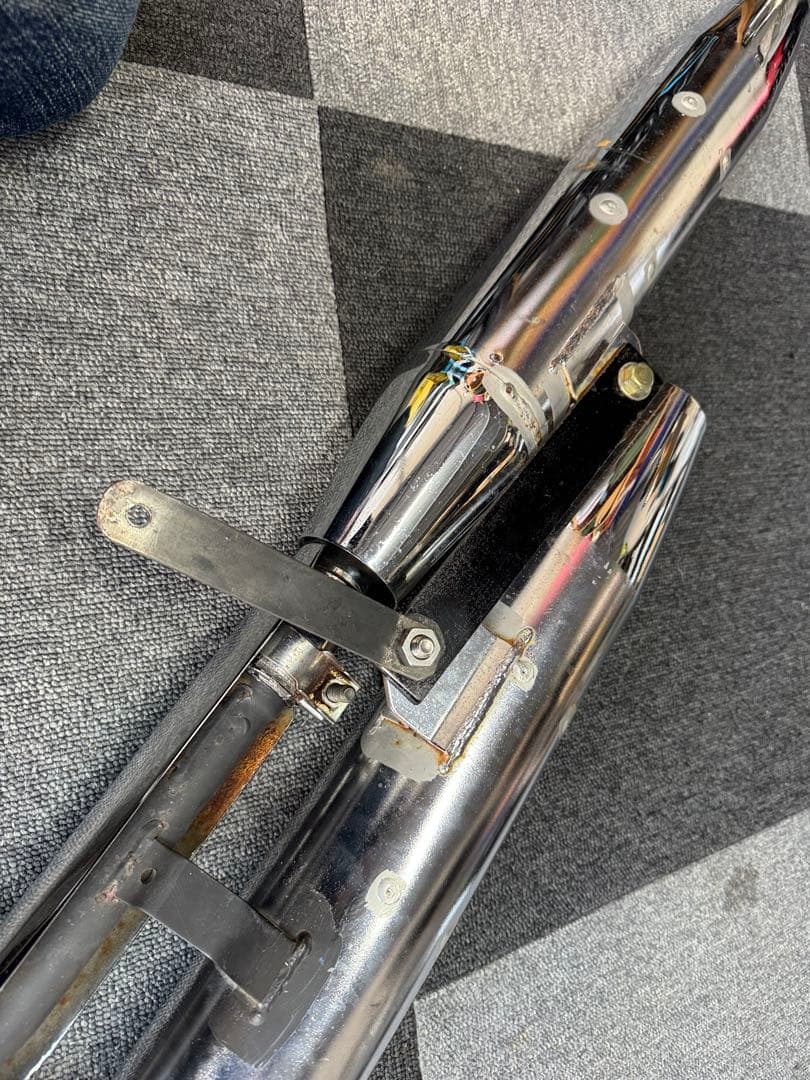 ドラッグスター400 4TR取り外し　純正マフラー