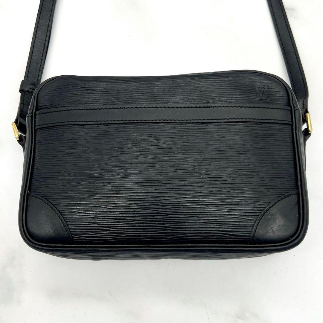 ルイヴィトン エピ トロカデロ24 ブラック ショルダーバッグ ゴールド金具 黒