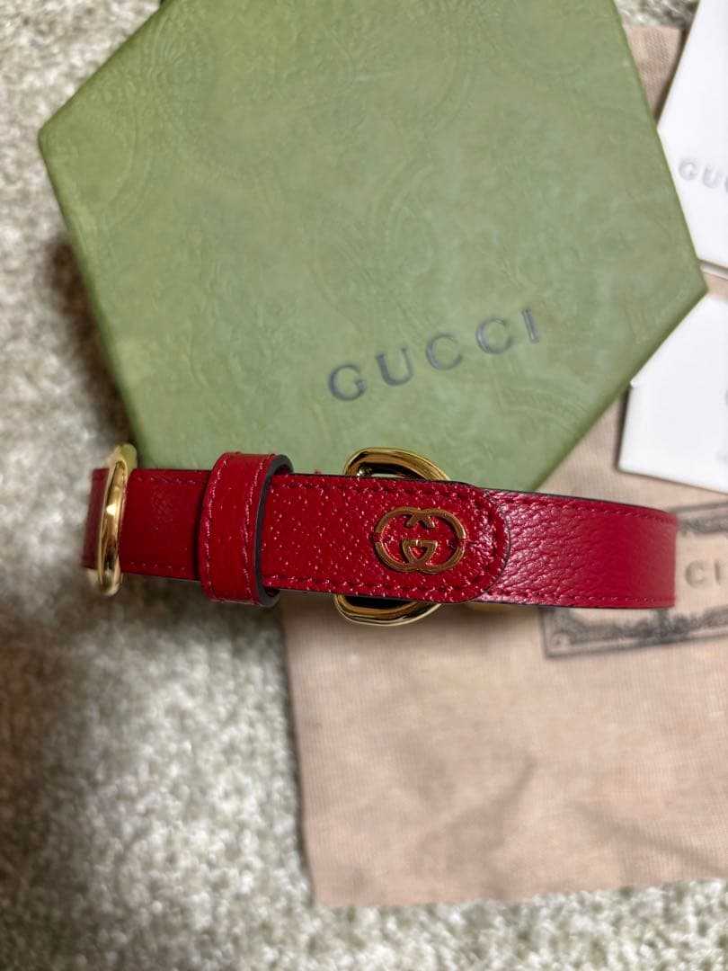 GUCCI レザー 赤い首輪