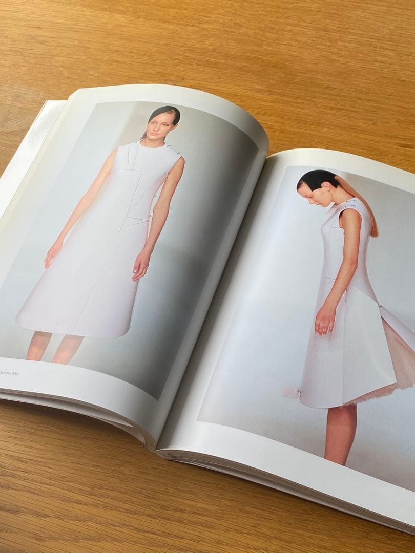 「Hussein Chalayan」作品集　フセイン・チャラヤン