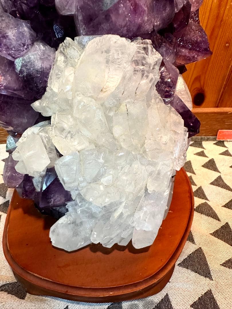 特価　アメジスト＆カルサイトクラスター（台付き）