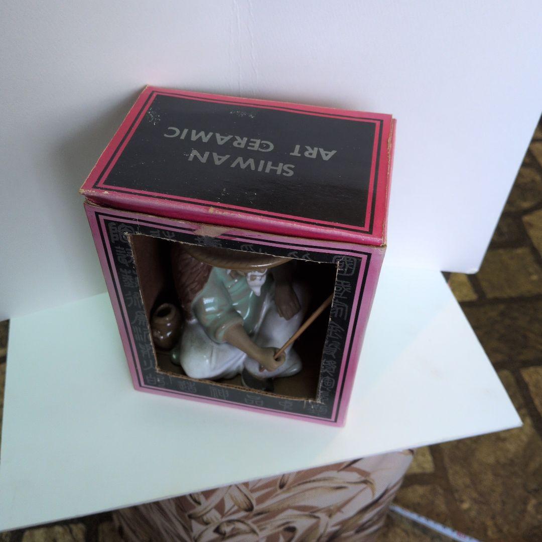 石湾陶器の釣り人の置物　中国広東省