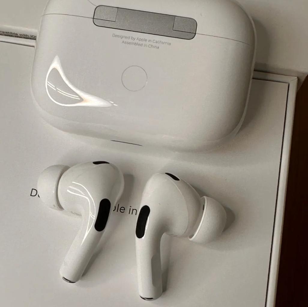 【極美品】AirPods Pro 第2世代 9QY1J MTJV3J/A