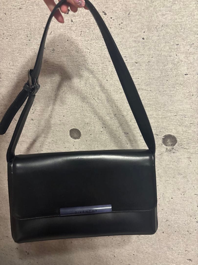 《美品》GIVENCHYブラックショルダーバッグ