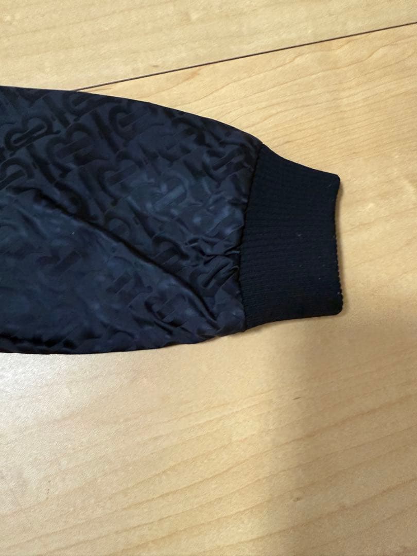 BURBERRY 黒 フード付きジャケット