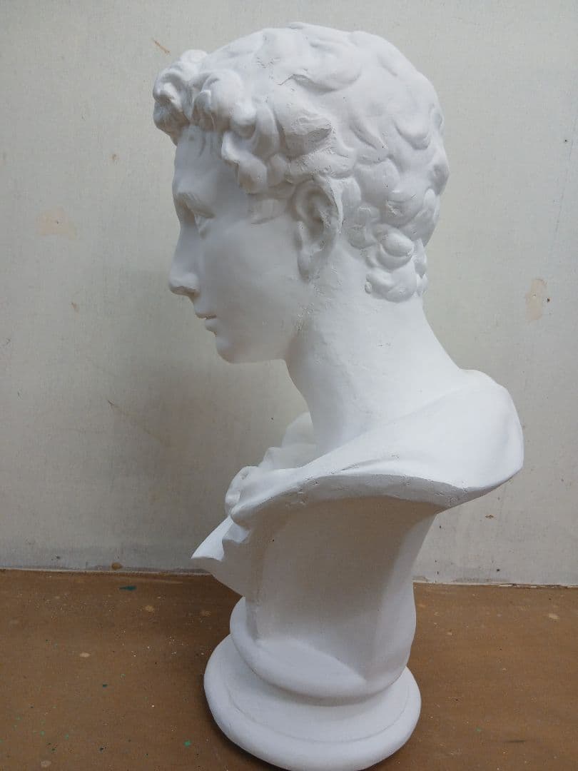 ジョルジョ首像。高さ６０cm