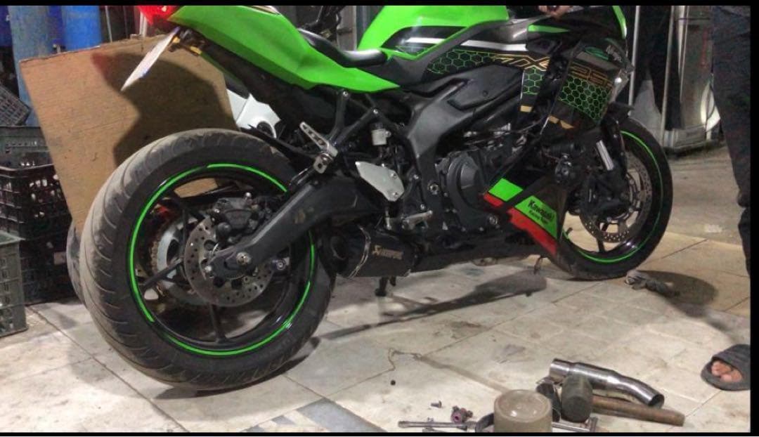 Zx25r/zx4r フルエキゾースト　ショート管　汎用サイレンサー付き