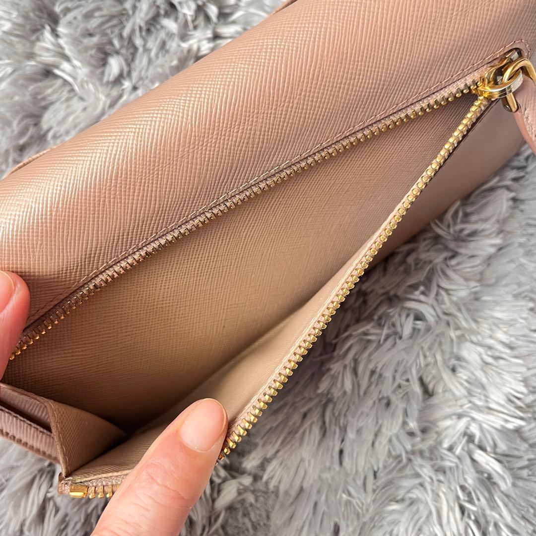 良品✨PRADA フィオッコ　メタルロゴ　サフィアーノ　長財布　ベージュ