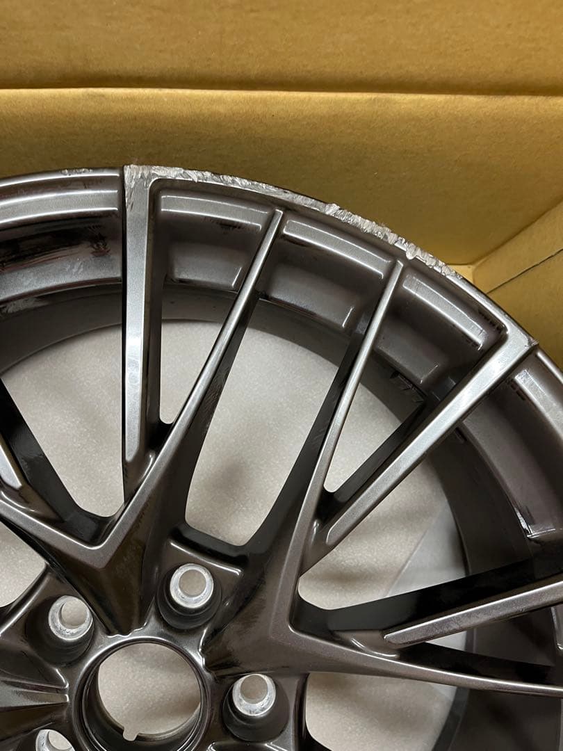 レクサス　ＬＢＸ19インチ アルミホイール中古一本