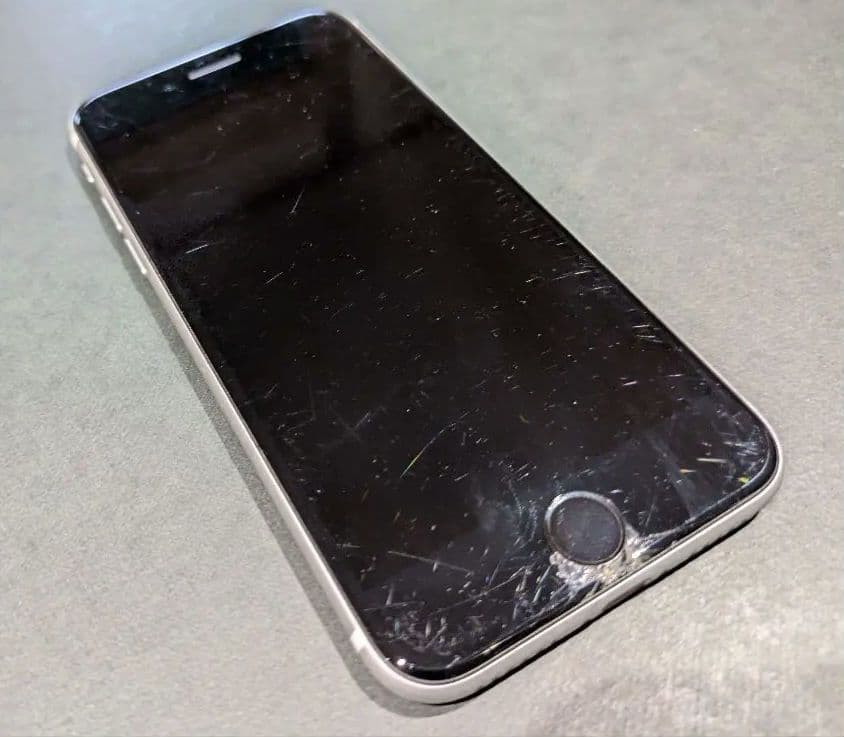 傷あり iPhoneSE 第二世代 ブラック