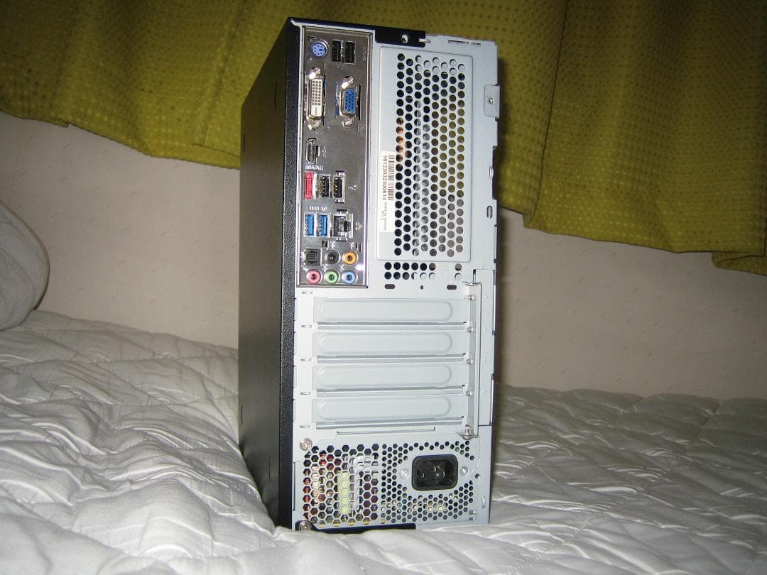 コンパクト、高性能な自作パソコン
