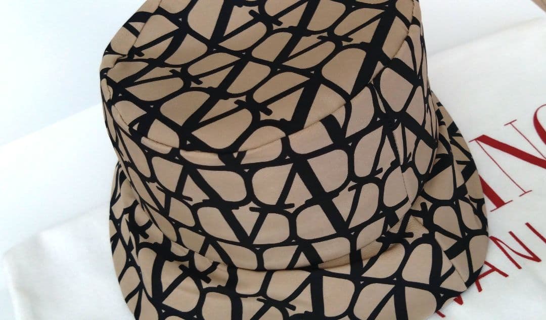 極美品　VALENTINO　ヴァレンティノ　帽子　 バケットハット　タグ付　38