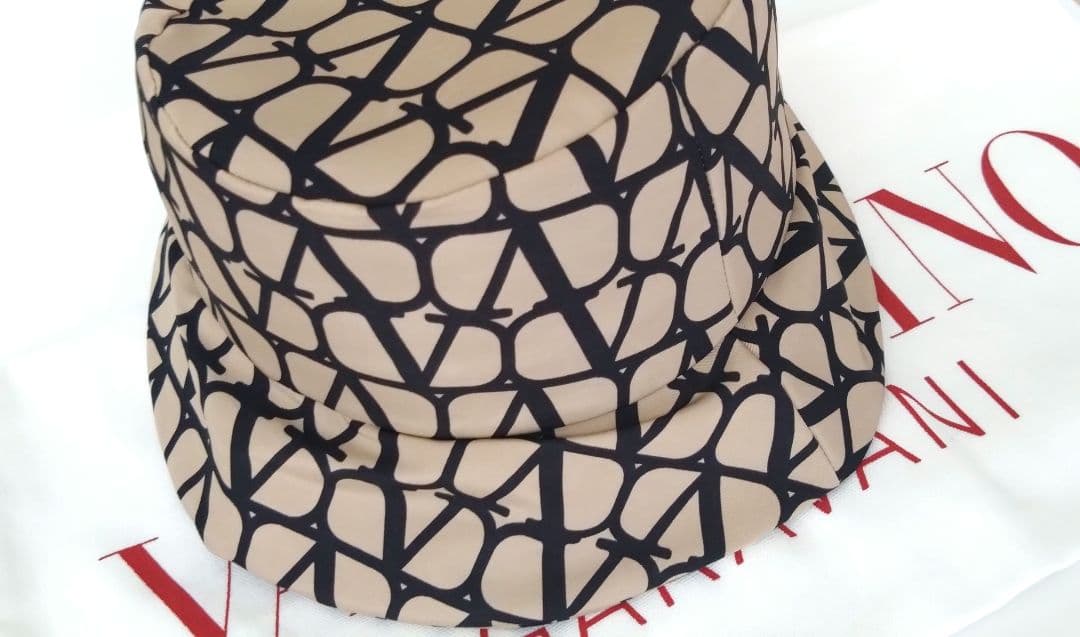 極美品　VALENTINO　ヴァレンティノ　帽子　 バケットハット　タグ付　38