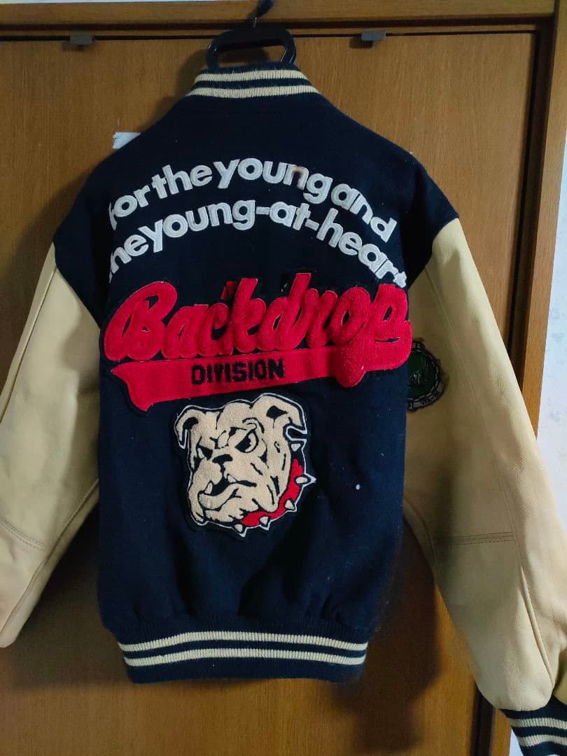 Backdrop スタジャン ネイビー/ベージュ