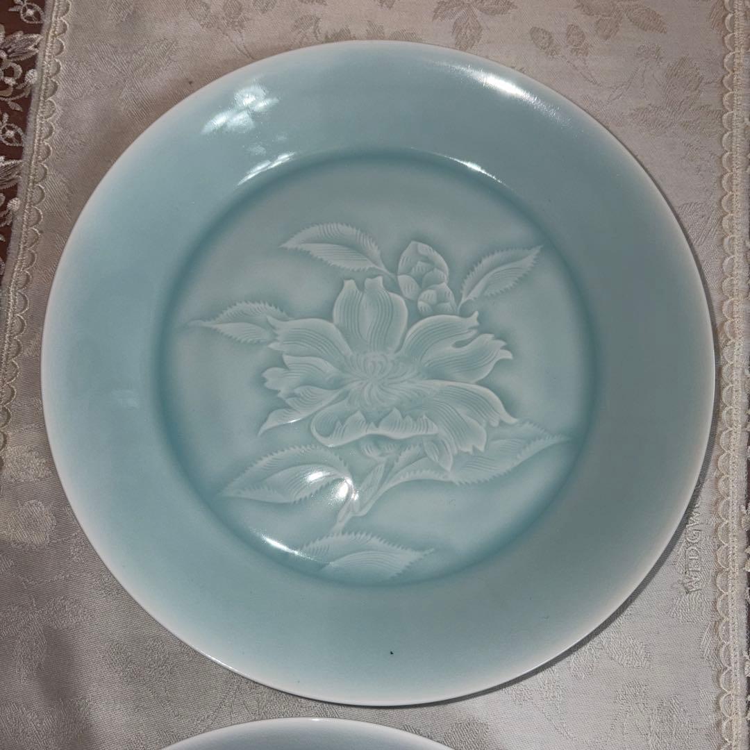 人間国宝　塚本快示　快山　青白磁バラ花紋　山茶花　深皿　飾り皿2枚セット　未使用