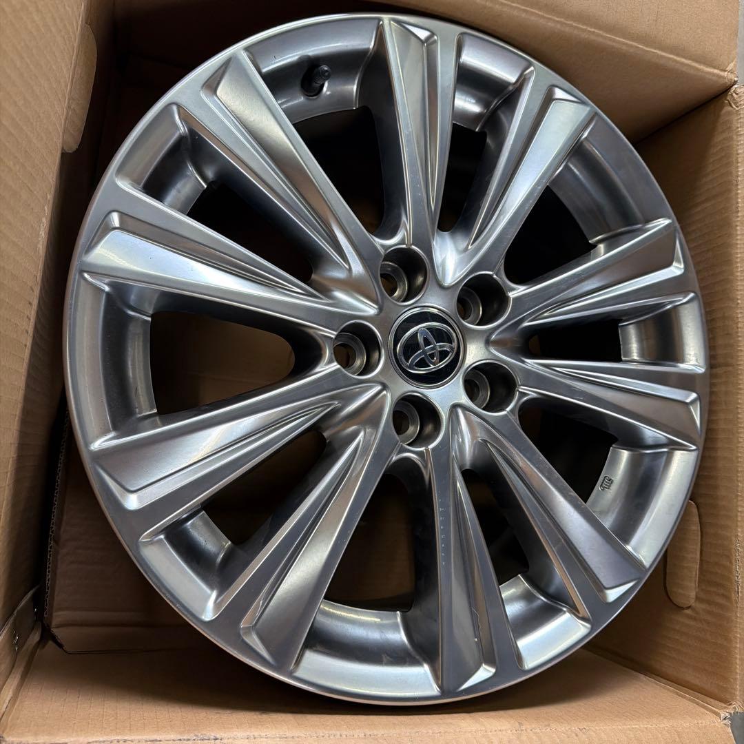 プリウス　ヴェルファイア　アルファード　18インチ　トヨタ