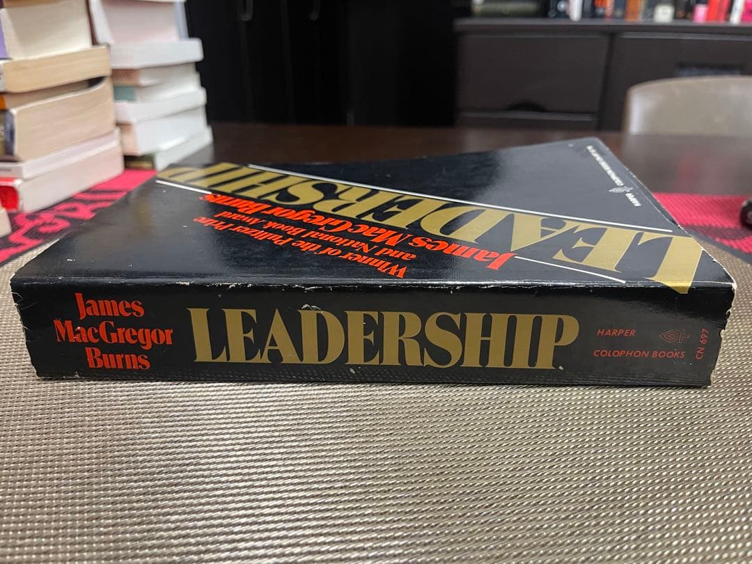 希少　LEADERSHIP James MacGregor Burns