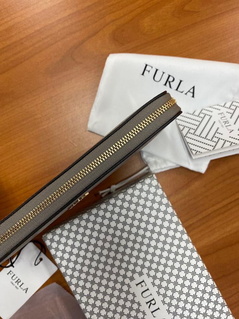 新品未使用品　フルラ　FURLA 長財布　カラーグレイッシュ