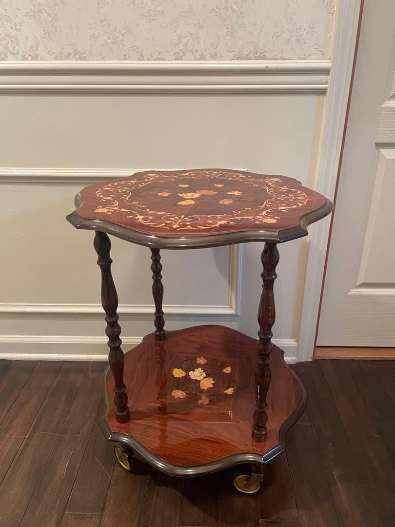 ■イタリア製　象嵌　キャスター付きコーヒーテーブル