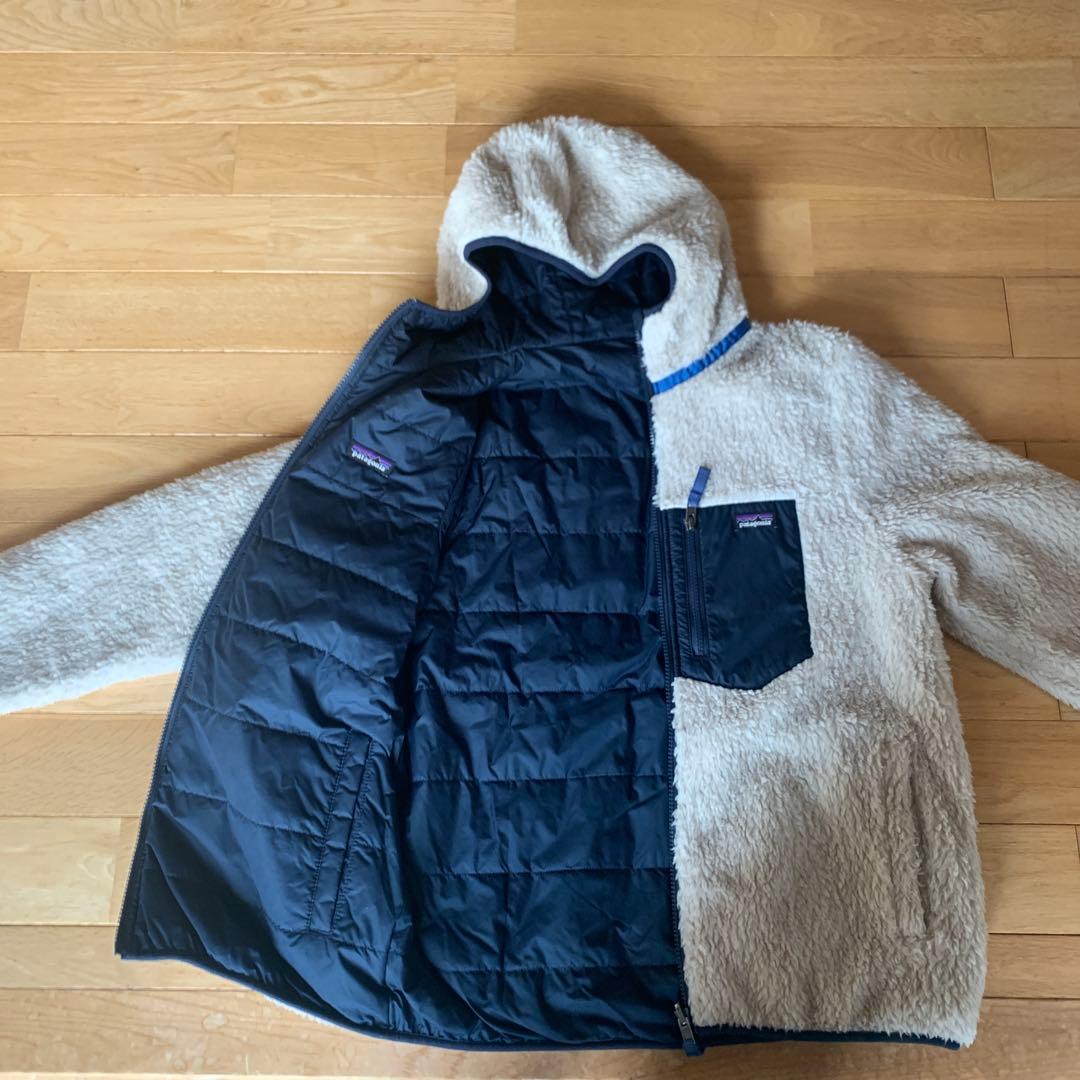 Patagonia フリースリバーシブルフード付きジャケットクリーム色（紺色）