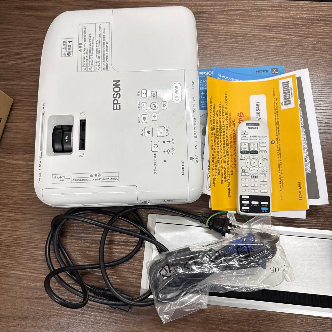 EPSON EB-W06 プロジェクター本体