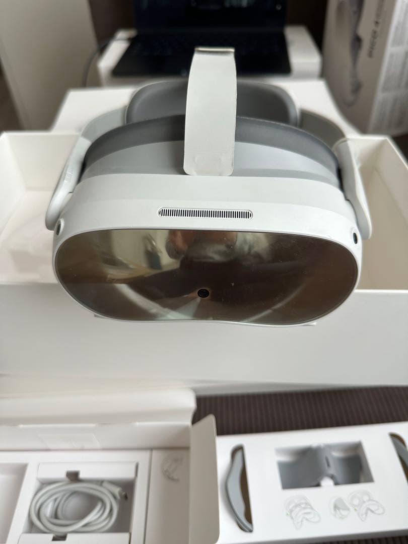 PICO 4 VRヘッドセット コントローラー付き