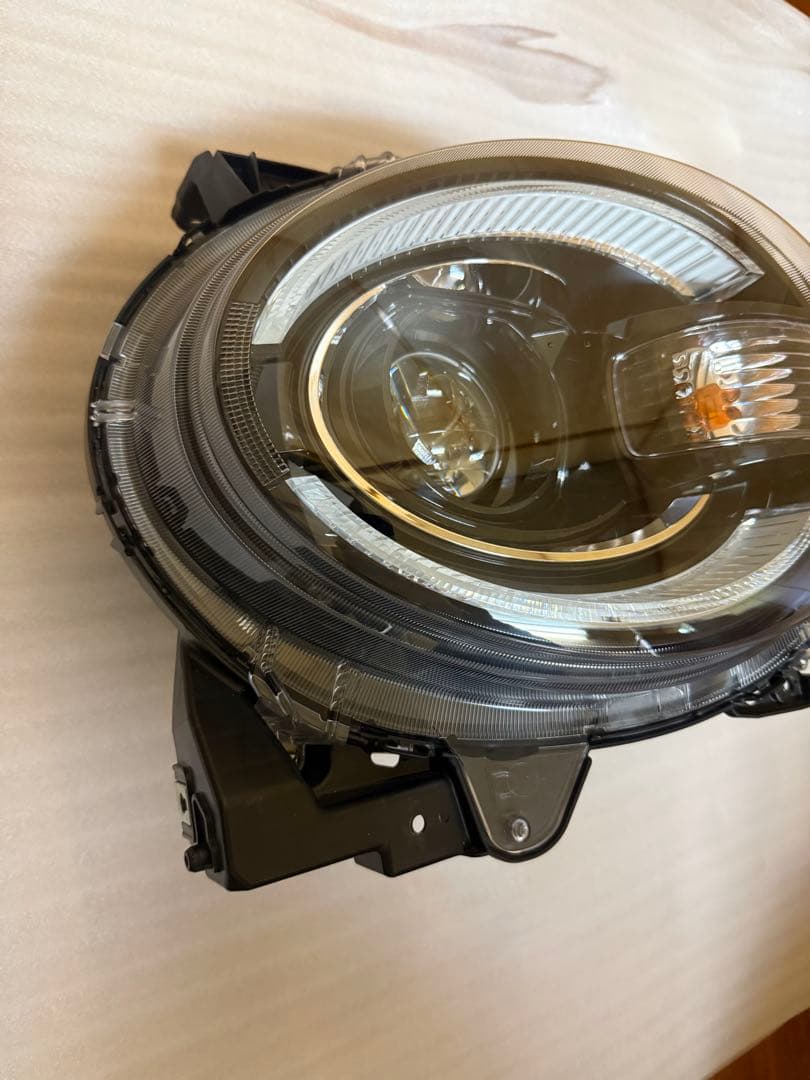 ワゴンRスマイル　LEDヘッドライト右